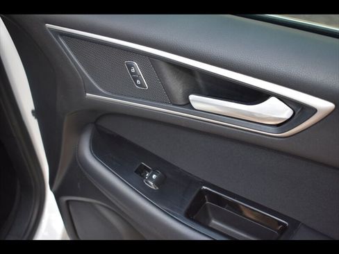 Used 2018 Ford Edge SEL FWD image 36