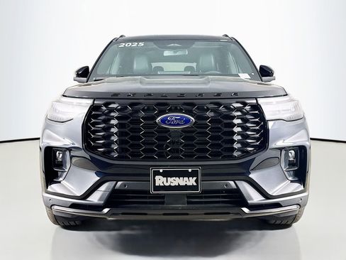 Used 2025 Ford Explorer ST-Line w/ Premium Package image 2