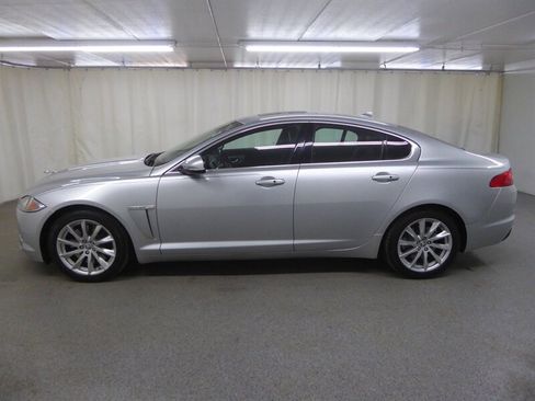 Used 2013 Jaguar XF image 4