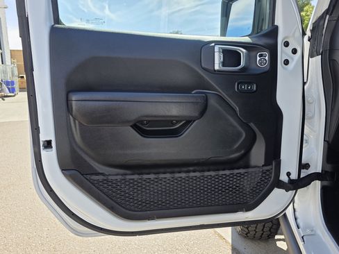 Used 2024 Jeep Wrangler Unlimited Rubicon 4xe image 11