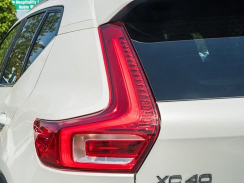 Certified 2024 Volvo XC40 B5 Ultimate AWD/4WD image 7