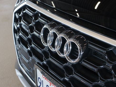 Used 2024 Audi Q5 e Premium w/ Convenience Package AWD/4WD image 29
