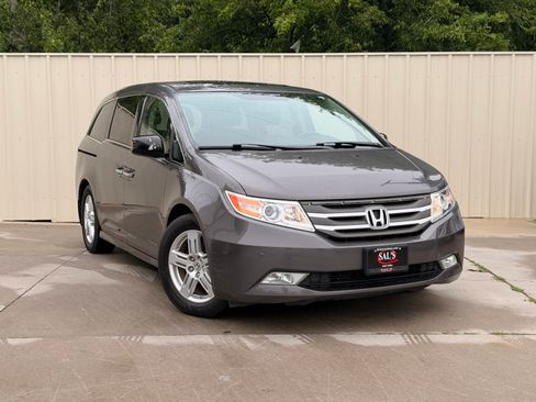 Used 2013 Honda Odyssey Touring image 1