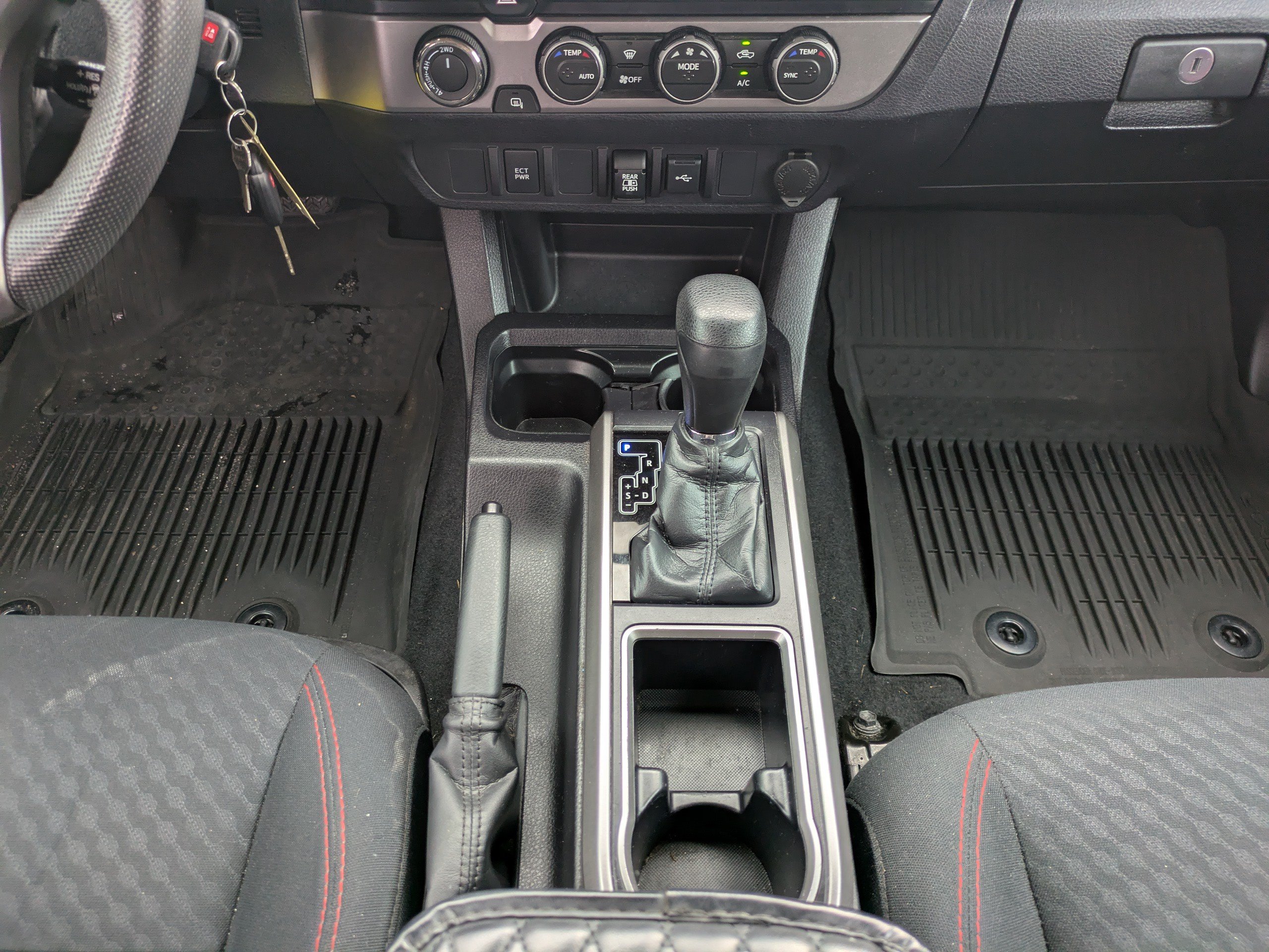 Used 2021 Toyota Tacoma SR5 AWD/4WD image 18