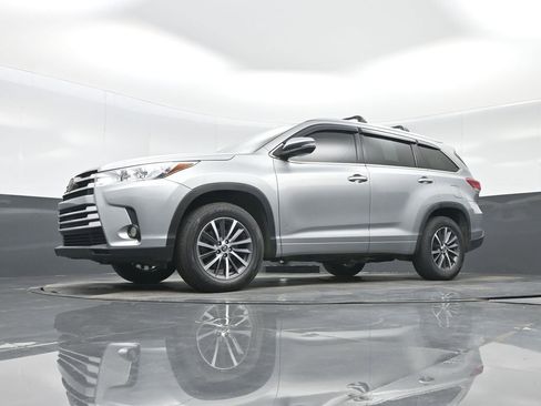 Used 2018 Toyota Highlander XLE FWD image 26