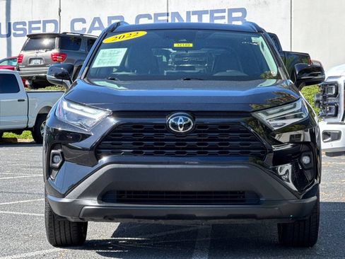 Used 2022 Toyota RAV4 XLE Premium FWD image 9