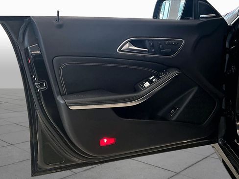 Used 2014 Mercedes-Benz CLA 250 image 19
