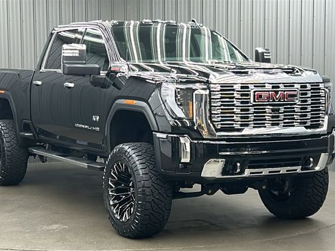 Used 2025 GMC Sierra 3500 Denali w/ Denali Reserve Package image 7