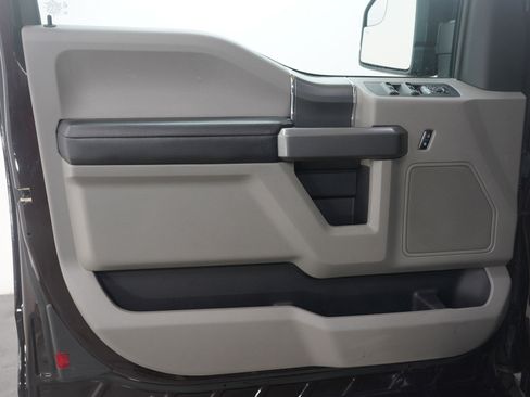 Used 2018 Ford F150 XLT w/ Equipment Group 302A Luxury image 22