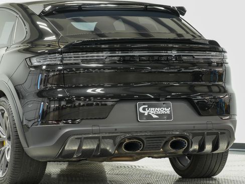 Used 2024 Porsche Cayenne Turbo GT AWD/4WD image 17