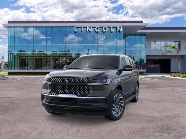 New 2026 Lincoln Navigator Premiere AWD/4WD image 2