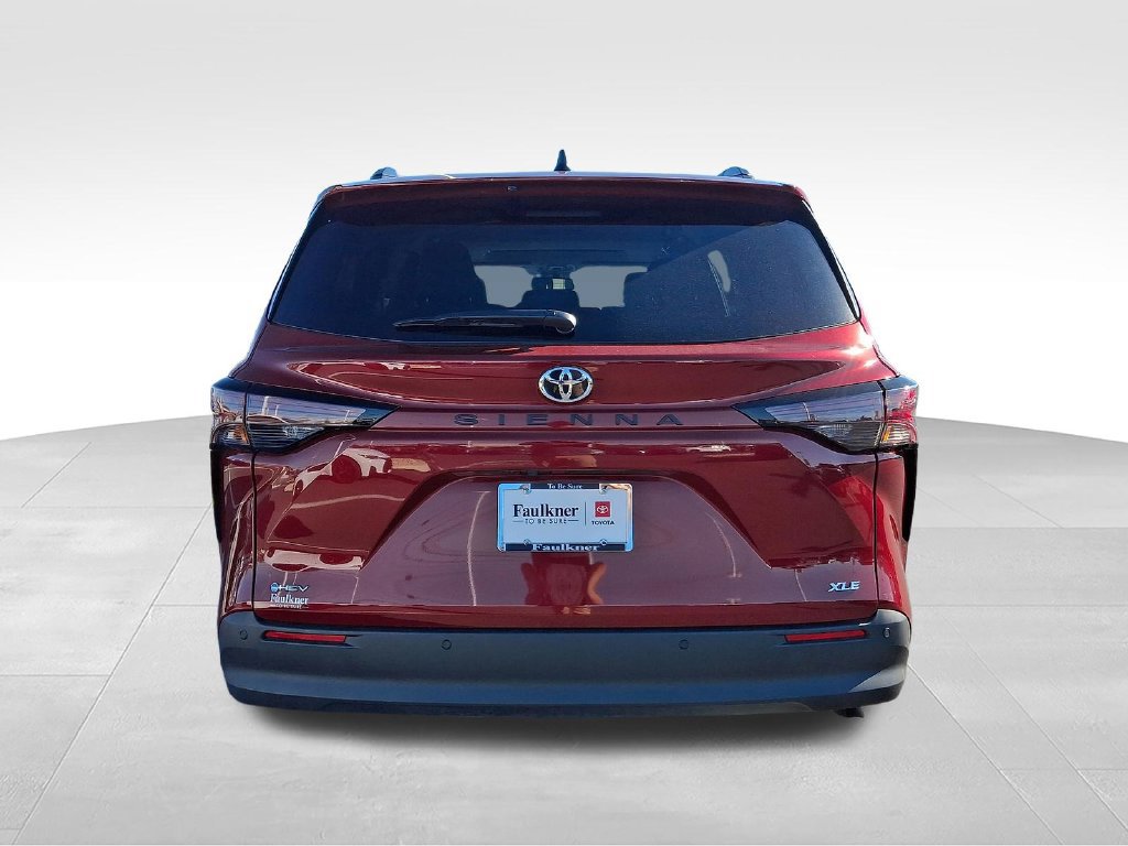 Certified 2026 Toyota Sienna XLE FWD image 9