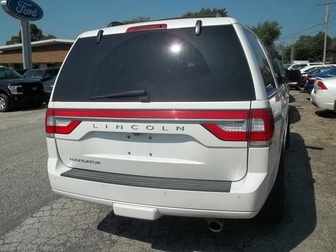 Used 2017 Lincoln Navigator Select AWD/4WD image 4
