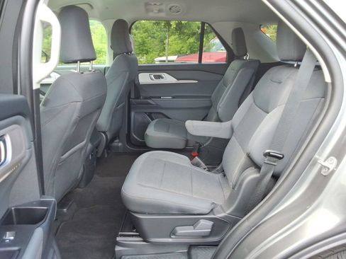 Used 2025 Ford Explorer Active RWD image 18