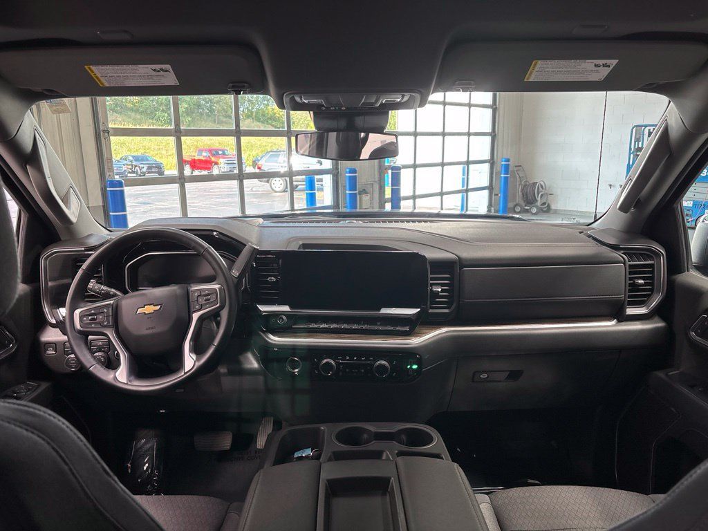 Used 2024 Chevrolet Silverado 1500 LT AWD/4WD image 11