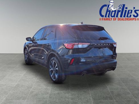 Used 2022 Ford Escape SE w/ SE Sport Appearance Package image 5