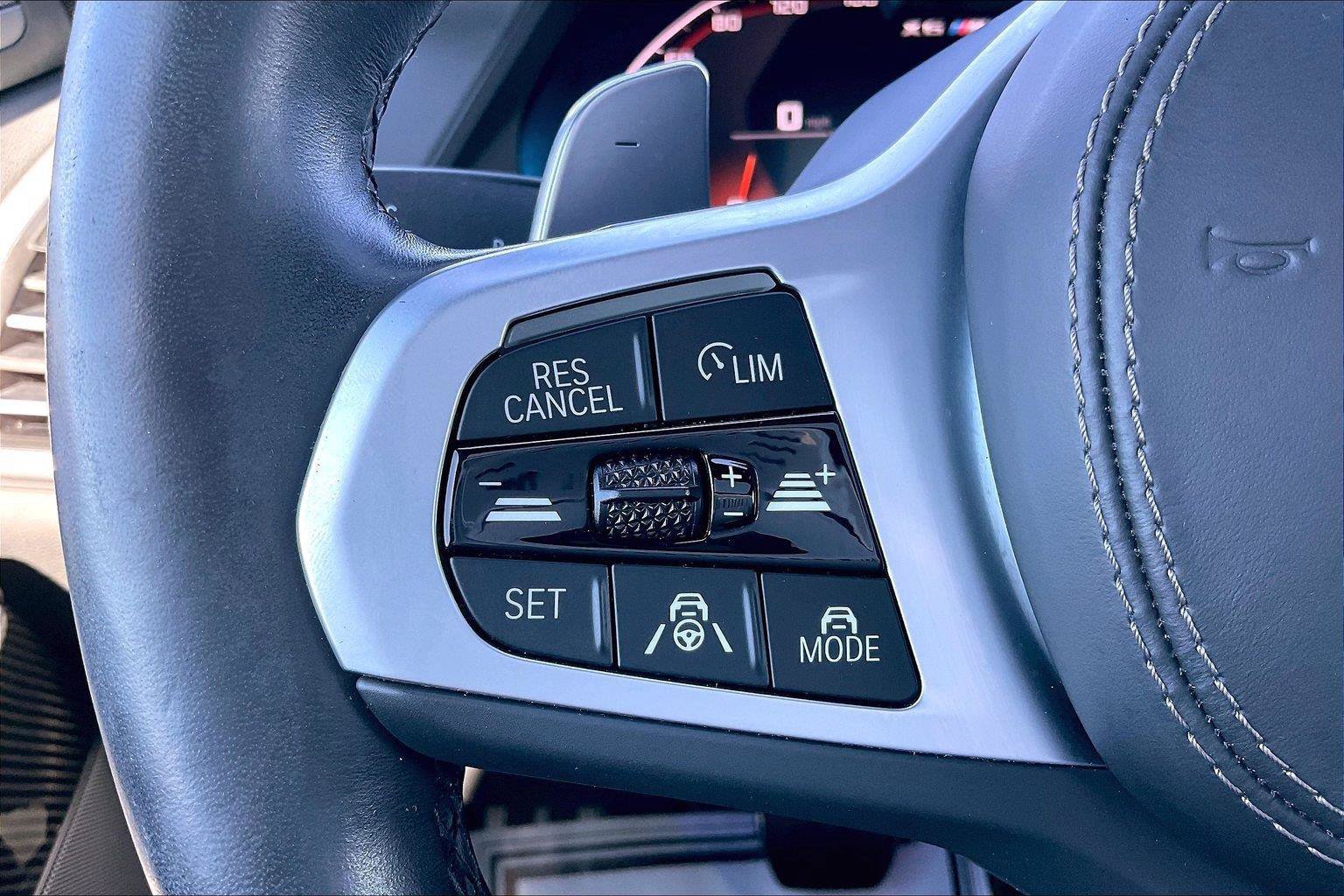 Used 2022 BMW X6 M50i AWD/4WD image 19