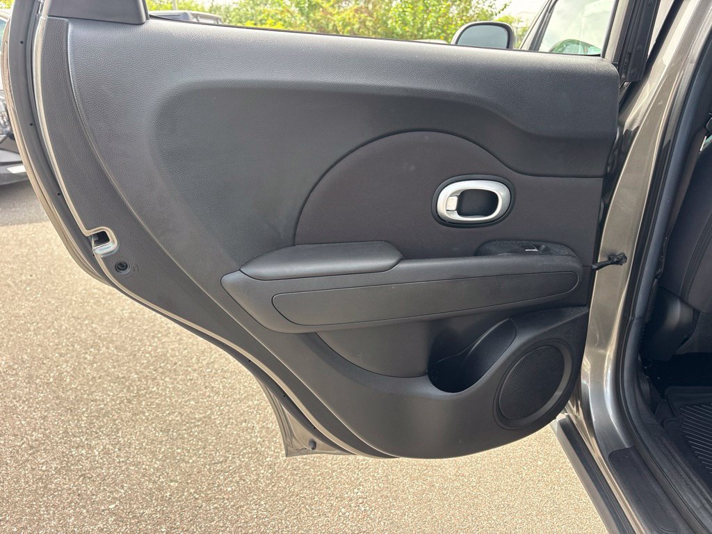 Used 2019 Kia Soul FWD image 13