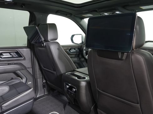 Used 2025 GMC Yukon XL Elevation w/ Elevation Premium Package AWD/4WD image 10