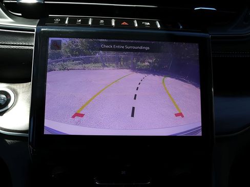 Used 2025 Jeep Grand Cherokee Limited RWD image 22