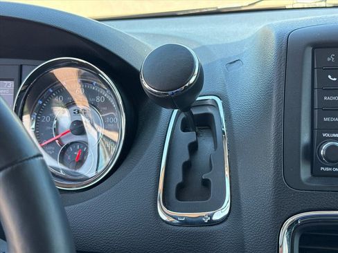 Used 2014 Chrysler Town & Country Touring-L FWD image 24