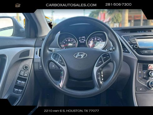 Used 2014 Hyundai Elantra SE w/ Option Group 02 FWD image 10
