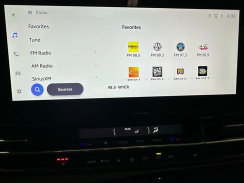 Used 2025 Toyota Sienna XSE image 27