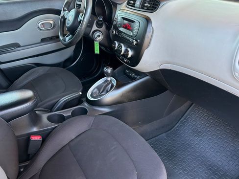 Used 2015 Kia Soul FWD image 18