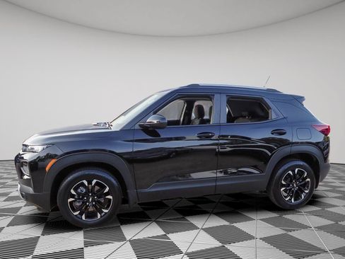 Used 2023 Chevrolet TrailBlazer LT w/ LPO, Blackout Package FWD image 4