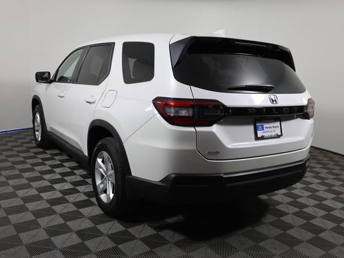 Used 2023 Honda Pilot LX image 7
