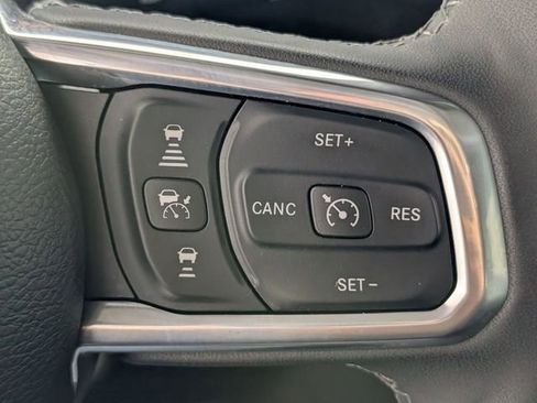Certified 2025 Jeep Wrangler Unlimited Sahara w/ Safety Group AWD/4WD image 15