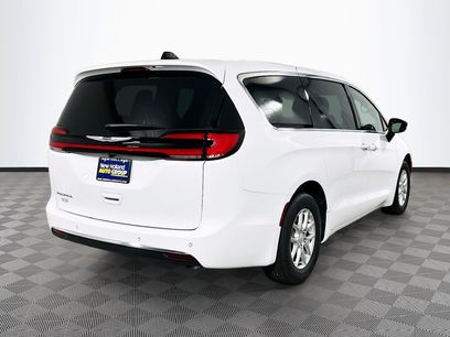 New 2026 Chrysler Pacifica Select