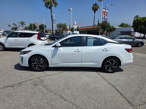 Used 2025 Nissan Sentra SV FWD image 9