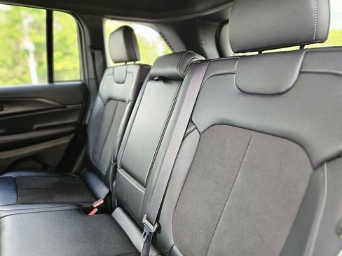 Used 2025 Jeep Grand Cherokee Altitude image 26