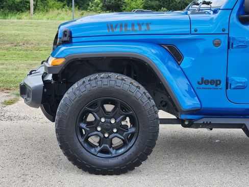Used 2023 Jeep Gladiator Sport AWD/4WD image 8