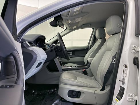 Used 2016 Land Rover Discovery Sport SE image 18