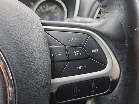 Used 2018 Jeep Compass Latitude w/ Popular Equipment Group AWD/4WD image 17