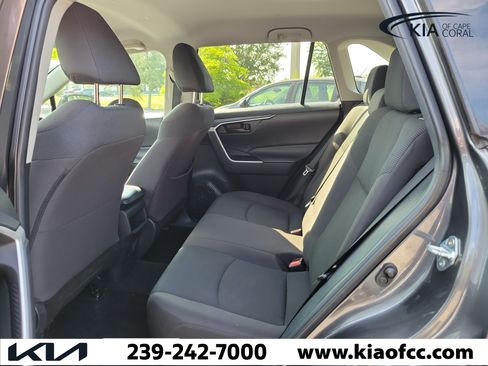 Used 2021 Toyota RAV4 LE FWD image 12