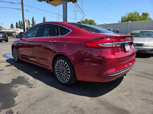 Used 2017 Ford Fusion SE w/ Fusion SE Technology Package image 2