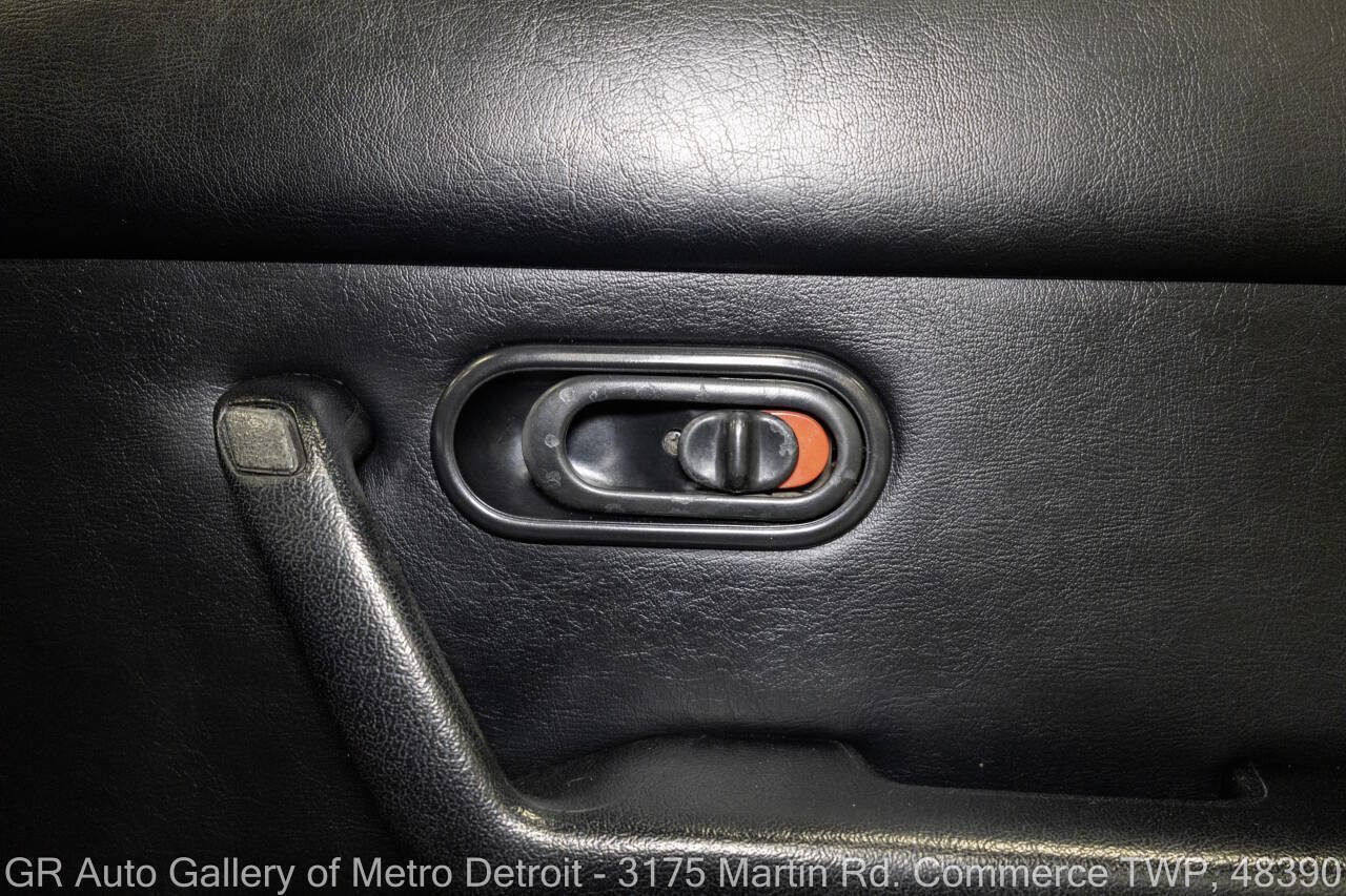 Used 1996 MAZDA MX-5 Miata RWD image 34