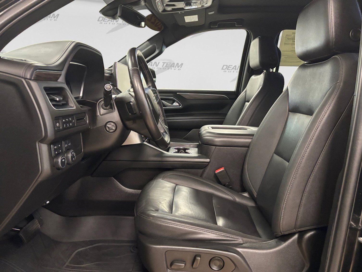 Used 2022 Chevrolet Tahoe Z71 w/ Luxury Package AWD/4WD image 9