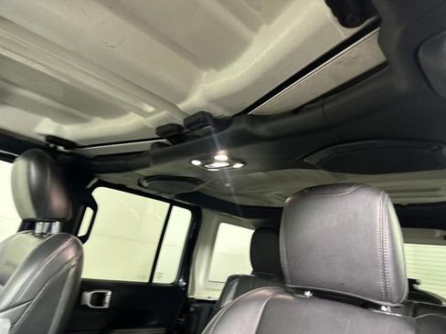 Used 2022 Jeep Wrangler Unlimited Sahara image 12