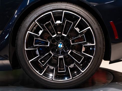 Used 2025 BMW M5 Touring image 13