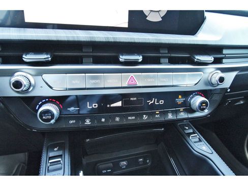 Used 2025 Kia Telluride EX w/ EX Captain's Chair Package FWD image 28