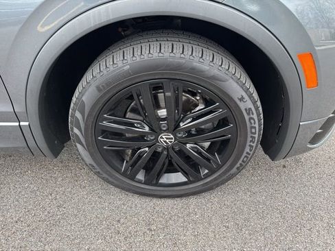 Certified 2022 Volkswagen Tiguan SE R-Line AWD/4WD image 30
