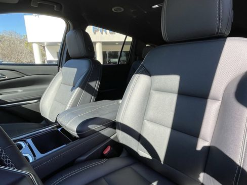 Used 2025 Chevrolet Traverse LT image 20