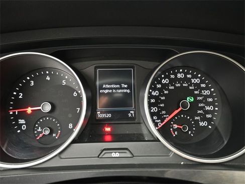 Used 2018 Volkswagen Tiguan SEL image 3