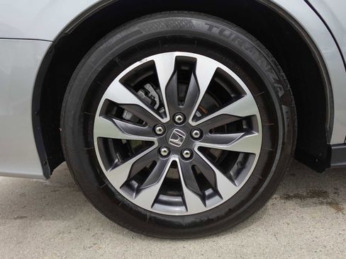 Certified 2024 Honda Odyssey EX-L image 9