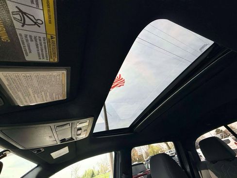 Used 2016 Toyota Tacoma TRD Off-Road AWD/4WD image 22