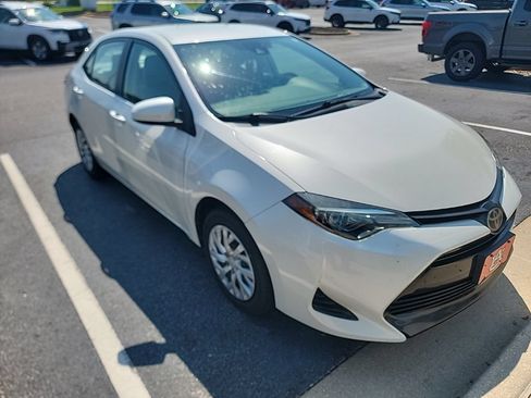 Used 2019 Toyota Corolla LE FWD image 2